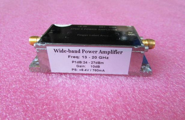 美国进口13-20GHz 24-27dBm SMA 射频微波中功率放大器 质量包好，包能用 可提供详细测试图 工作频率：13-20GHz 增益: Typ10dB 输出功率: 24-27dBm 工作电压：+8.4V / 电流大约：760mA 左右 功能，1：检波输出; 2：输出内置隔离