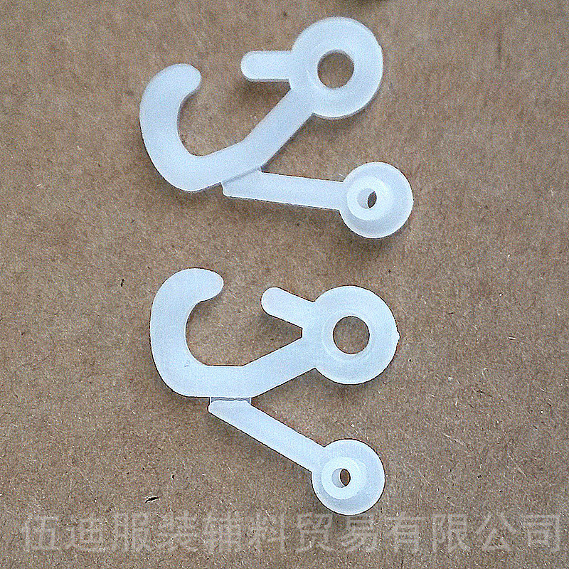 現(xiàn)貨供應(yīng)各款塑料掛鉤、內(nèi)衣包裝袋掛鉤、各種通用服裝輔料掛鉤