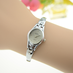 海达手表椭圆形精钢夜光简约时尚手链表学生石英女表库存全新