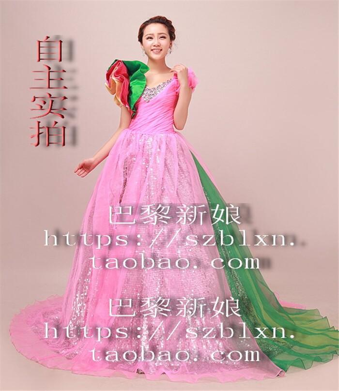 显瘦小a歌唱巴黎新娘实拍礼服