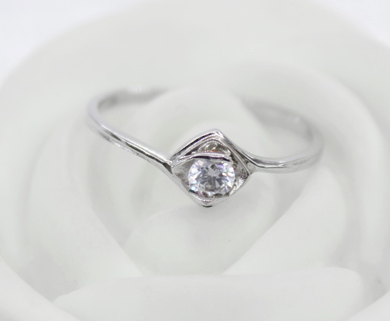 银时代锆石唯美风方形戒指