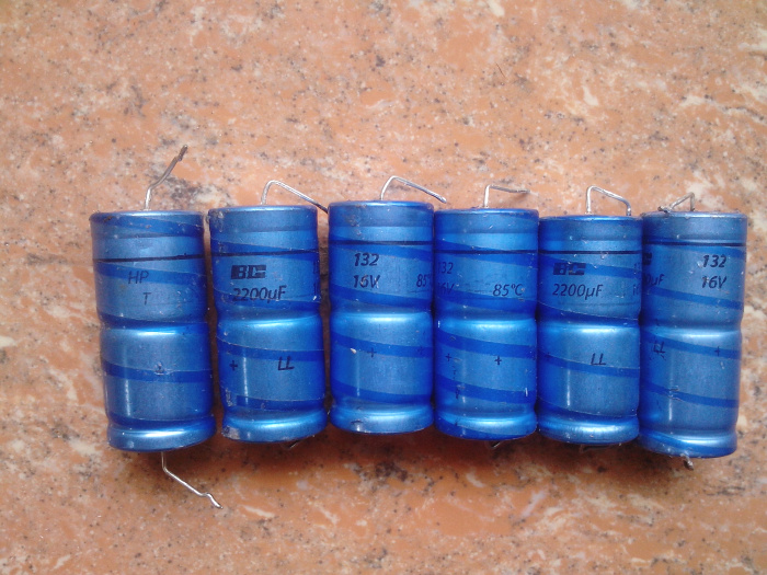 拆机 PHILIPS 飞利浦 BC标 LL 132系列 16V 2200UF 轴向发烧电容