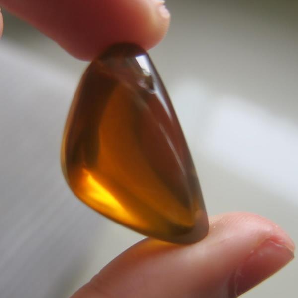 缅甸琥珀变色龙_缅甸琥珀_缅甸琥珀的功效与作用