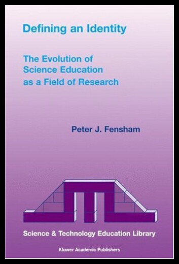 【预售】Defining an Identity: The Evolution of Science Ed