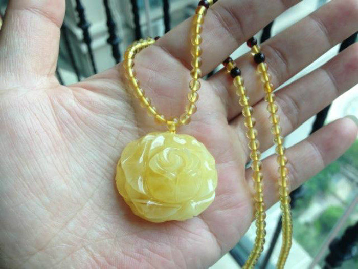 天然波兰琥珀（蜜蜡）吊坠毛衣链，玫瑰花吊坠 精美吊坠