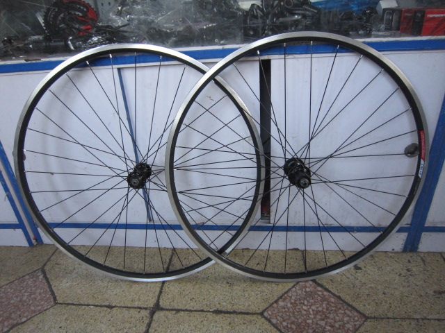 Roues de vélo cyclisme sur route - Ref 2372638 Image 1