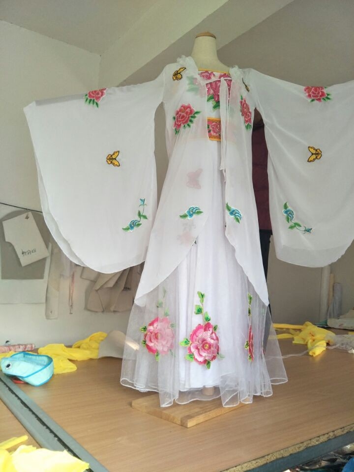 定制古装裹胸裙白色连衣裙舞蹈戏曲服纱裙喜庆服舞台表演出服春季