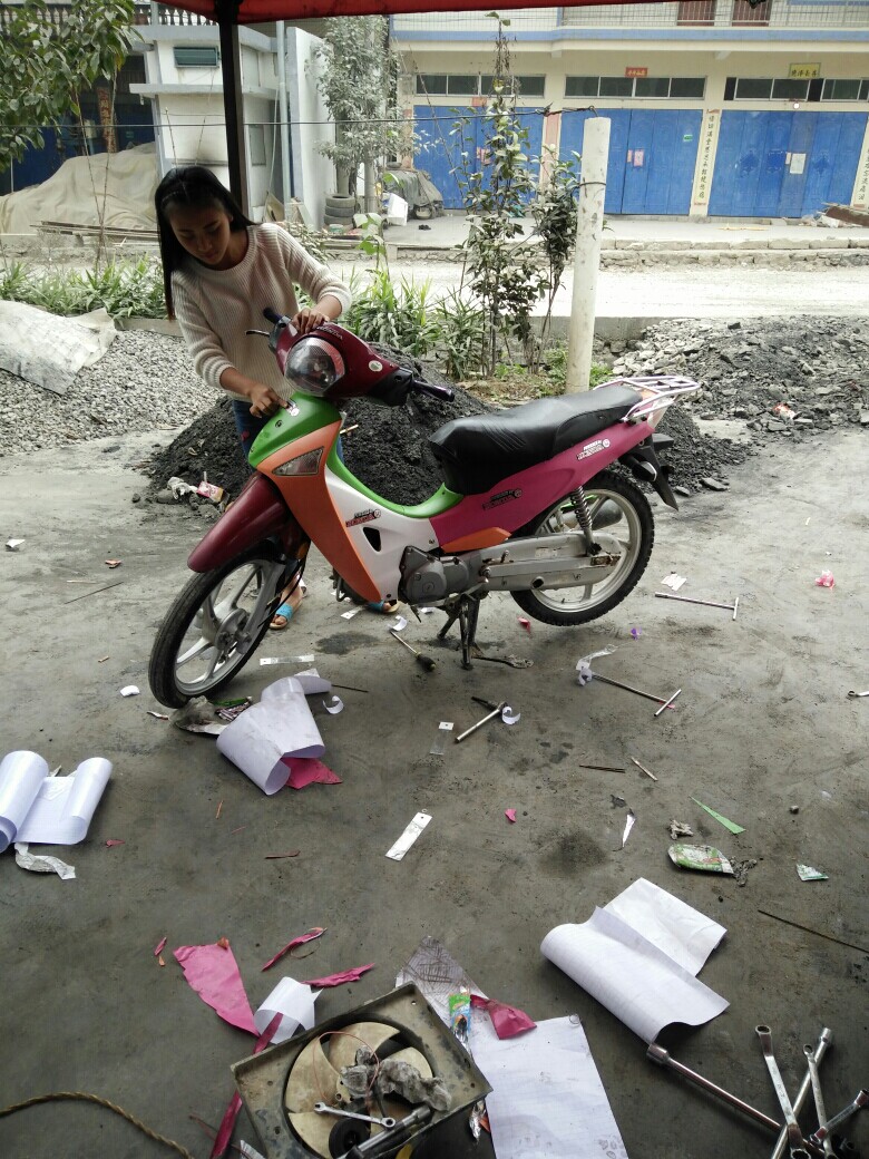 五羊本田弯刀摩托车去邪架荧光绿贴纸改装改色膜雅迪豪战亚光贴纸