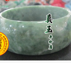 天然加宽加厚淡绿色手镯