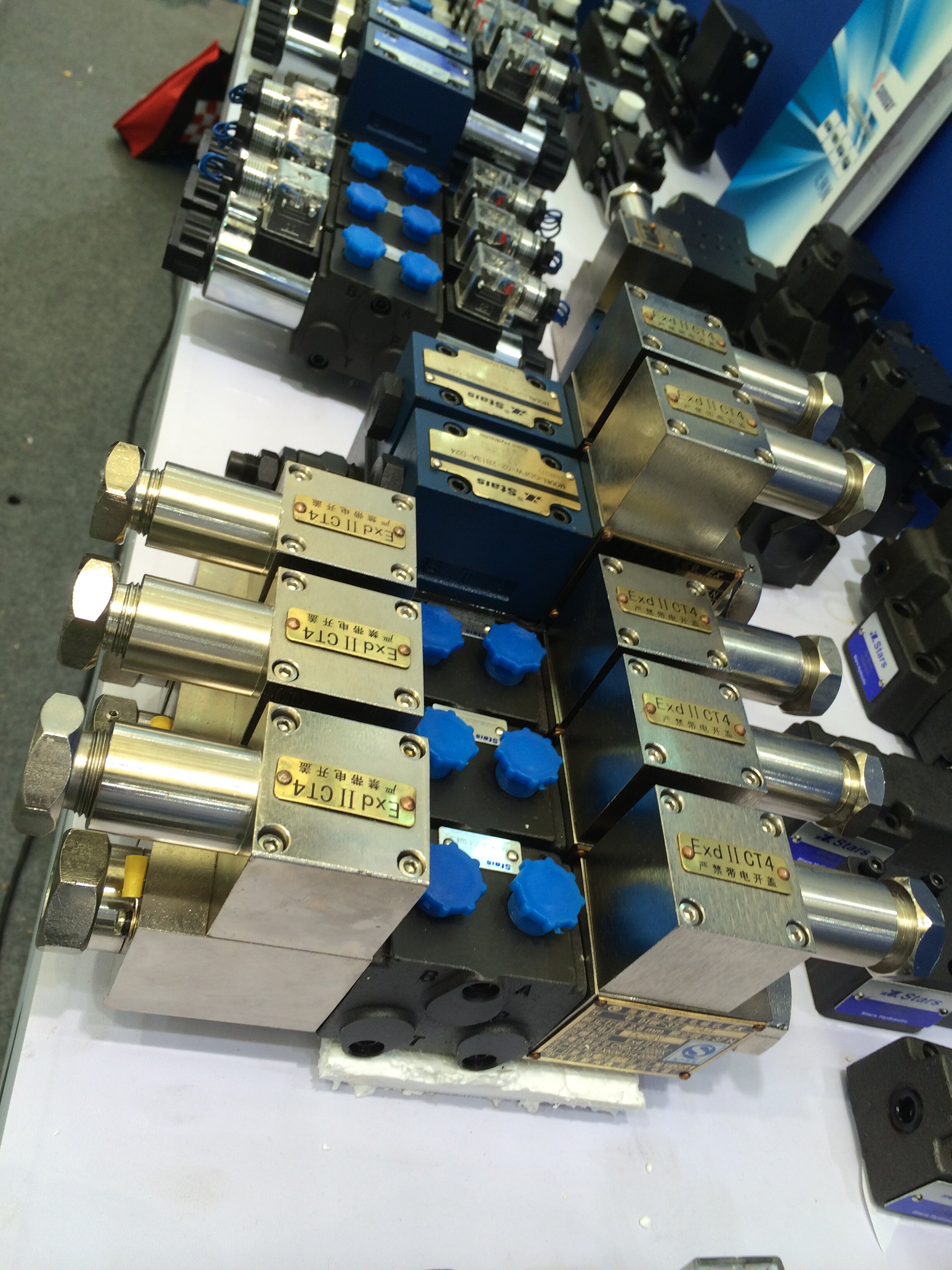 DSG023C224V220V127V小型压脚管路多路防爆阀液压串联电磁换向阀