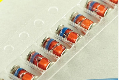 稳压二极管ZM4733AZM4733全新