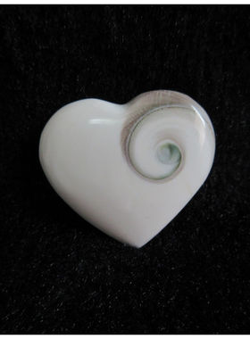 天然贝壳小巧精致艳丽风吊坠