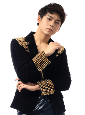 3M.丹尼酒吧DS男歌手 DJ舞台演出服 黑色金铆钉短款修身小西装男