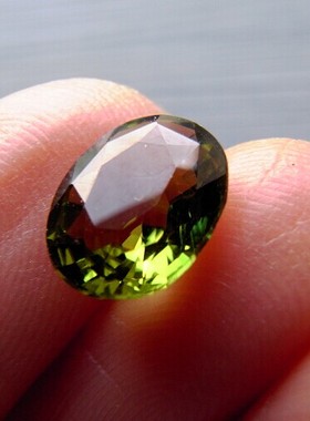 绿碧玺裸石镶嵌戒面