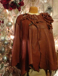 美国代购 华丽手作流苏玫瑰不规则棕色皮革斗篷风衣 Design㊣