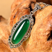 Thai Silver 925 natural emerald green agate pendant vintage pendant from Western European classical Royal jewelry