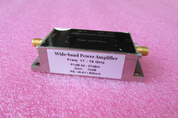 美国进口 17-19GHz 24-27dBm SMA 射频微波中功率放大器 质量包好，包能用 可提供详细测试图 工作频率：17-19GHz 增益: Typ 10dB 输出功率: 24-27dBm 工作电压：+8.4V / 电流大约：820mA 左右 功能，1：检波输出; 2：输出内置