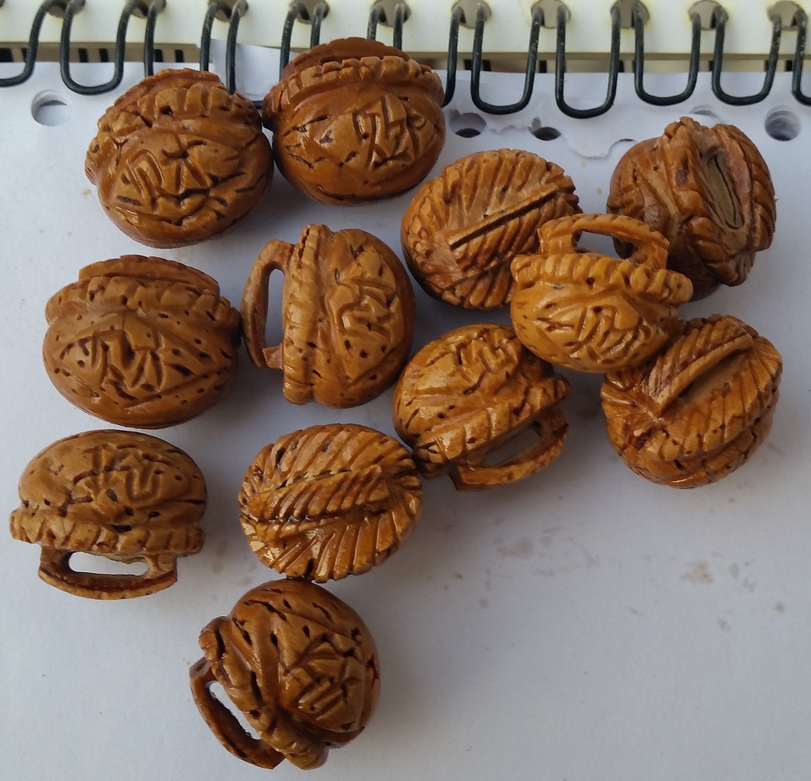 饰品单颗现代九品野生桃核手工雕刻吊坠挂件 发财筐100粒包邮