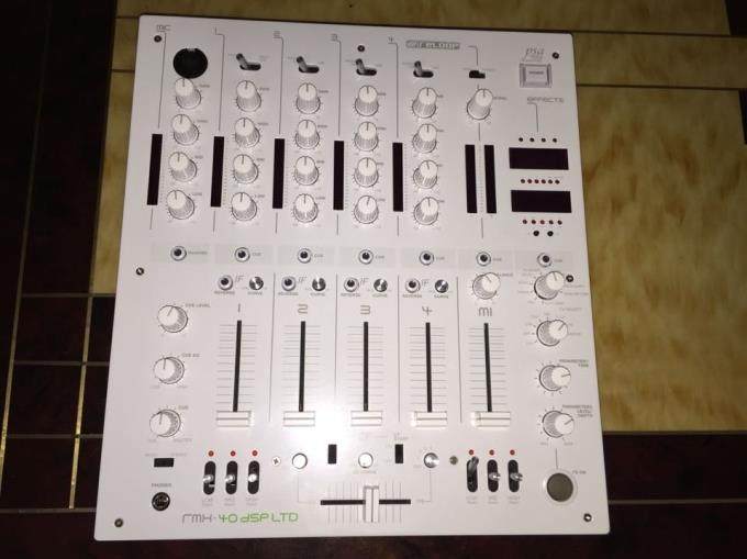 出售 99新 RELOOP RMX40混音台 DJ混音台 乳白色 拼比DJM600 700在类目 影音电器, 舞台设备, 打碟机中 - 来自Buy2taobao.com提供专业的淘宝代购服务