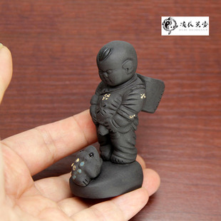 特价 宜兴紫砂小背篓撒尿童子放牛娃娃 喷水茶宠金蟾雕塑摆件茶玩