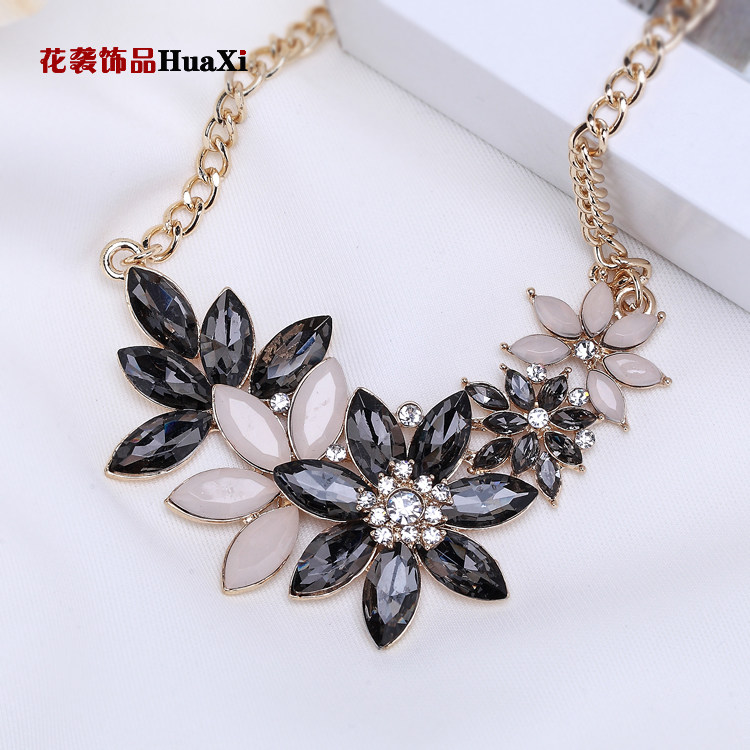 高档时尚短款水晶项链锁骨链花朵宝石夸张项链配饰衣服挂件毛衣链