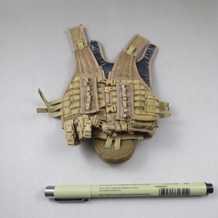 HOTTOYS  1:6 HT 新铁血战士 罗伊斯 作战背心 腰带带包 弹鼓包