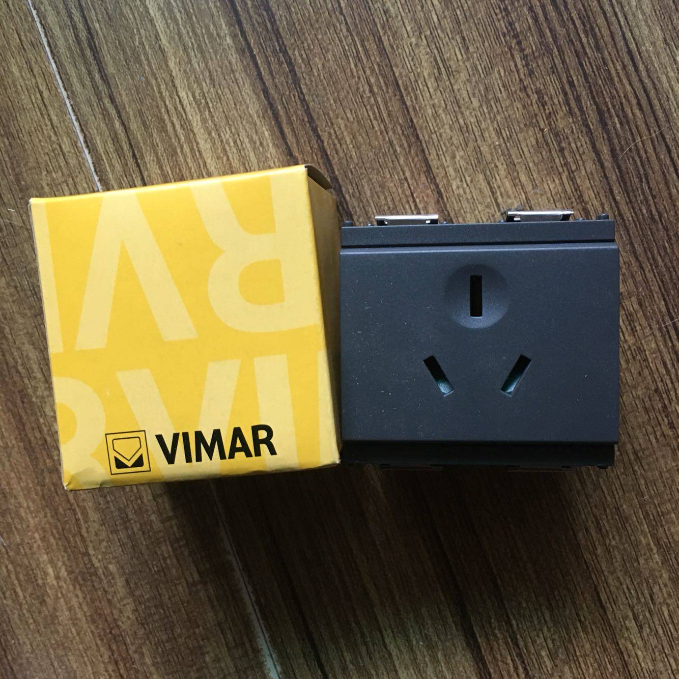 正品特价意大利进口伟迈VIMAR开关插座 16A三插  灰色白色都有