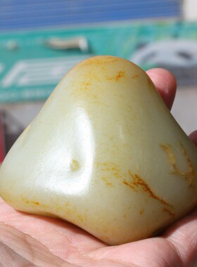 金黄色原石玉石原石和田玉籽料