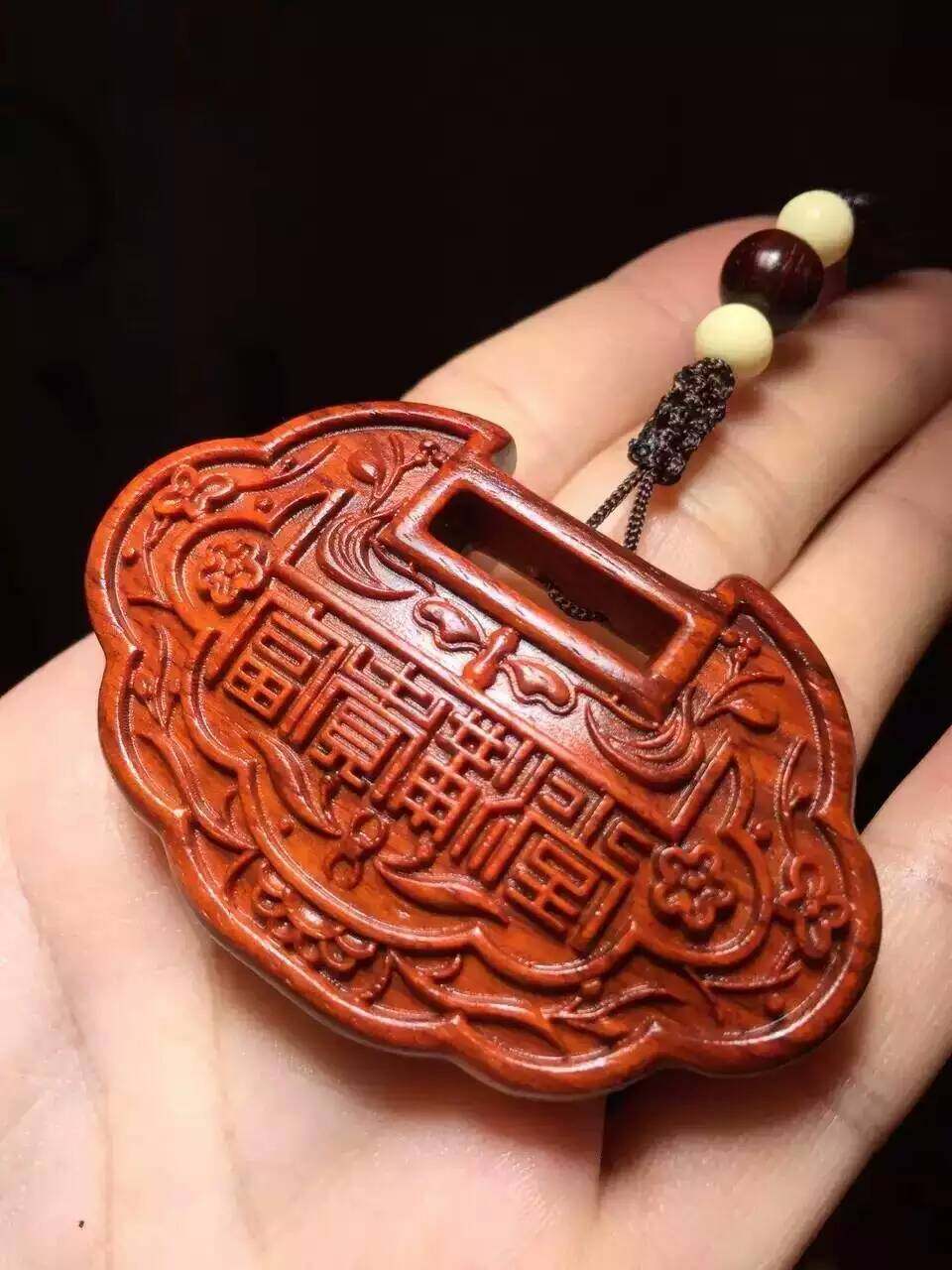 项链印度小叶紫檀富贵平安锁项链红木雕刻长命锁吊坠满金星手把件