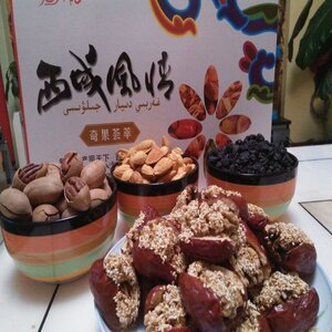 【2016新货】新疆原生态枣夹核桃碧根果黑加仑巴达木2000克礼盒