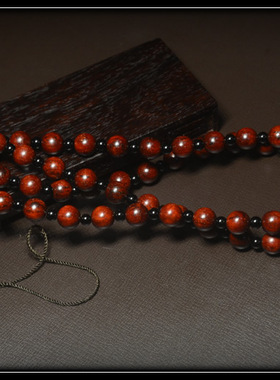 配牌子的长链子