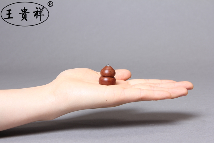 王贵祥袖珍小陀螺手指头大小