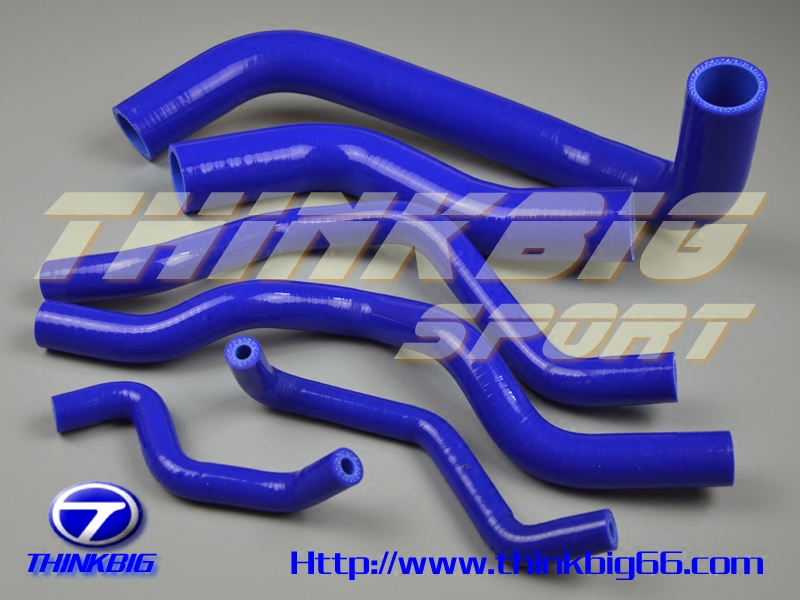 本硅胶管，是采用高性能硅胶材料，内加耐高温纤维加工制作而成。产品具有耐高温高压，耐老化之特点，同时具有柔软、高密度、高抗撕、高绝缘性、阻燃、性能稳定等优点，承受压力高达12 kg/c㎡，为原厂之220%，可在-50度至+280度使用。产品的高性能，有助于提高发动机冷却系统性能和改装升级。