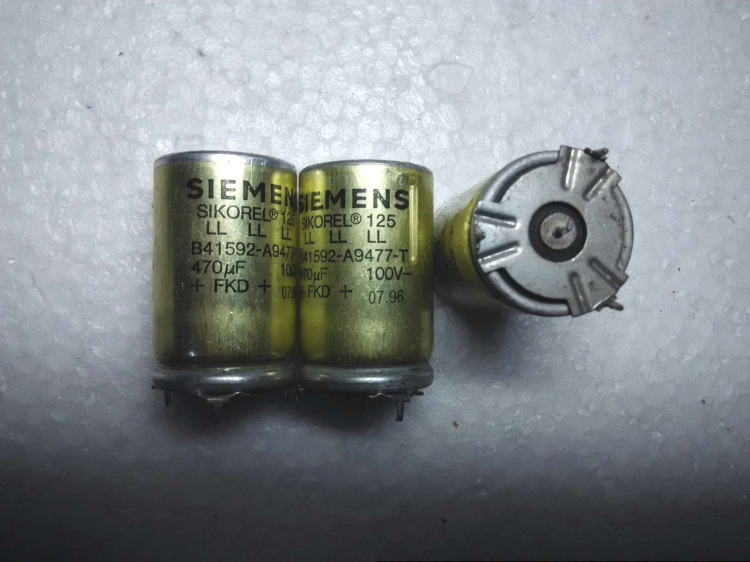 德国西门子 SIEMENS SIKOREL系列 100V 470UF 金装 直插型电容