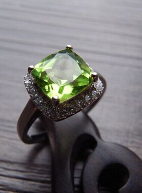 【寂寞五岁】经典围钻款 宝石级橄榄石镶银戒指