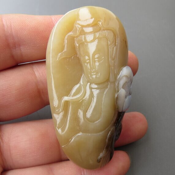 76.29克特价新疆和田玉 苏工精雕观音 超润老料糖白玉挂件