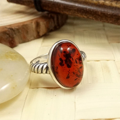 时尚椭圆形戒面纯银镶嵌天然琥珀