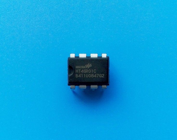 HT46R01C 8DIP