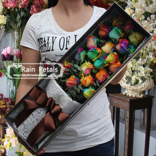 进口厄瓜多尔19朵彩虹七彩玫瑰礼盒花束上海鲜花速递同城配送