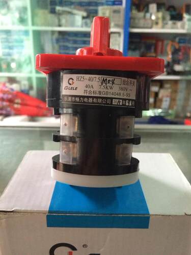 格磊转换开关HZ5-40/7.5-M04组合开关3档2节旋钮倒顺开孔71