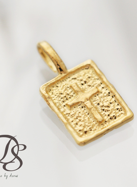 2018新款日本代购凹凸方形金牌复古十字架吊坠18K黄金项链吊坠女
