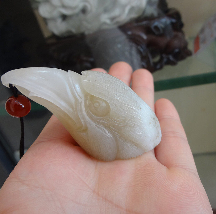 立体鹰头和田玉大展鸿图糖白玉