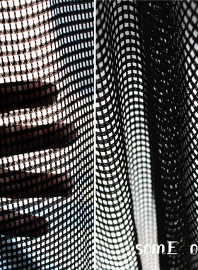 高档黑色方格进口时装哑光格子布料网格diy高韧性设计师镂空面料