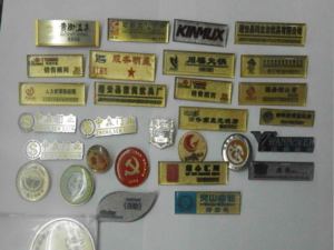 胸牌定做酒店工号牌定制亚克力胸牌制作水晶滴胶胸牌工牌姓名牌