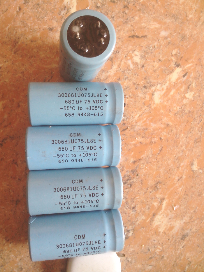 美国 CDM  75v 680uf 立式发烧电容