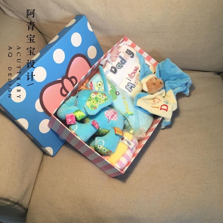 Coffret cadeau pour bébé - Vêtements + Accessoires - Ref 1954577 Image 1