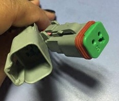 挖掘机配件PCPC200-7-8/220/300-7液压泵电磁阀 主泵电磁阀插头