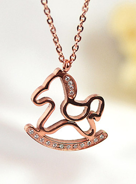 本命年镶钻钛钢玫瑰金色锁骨链