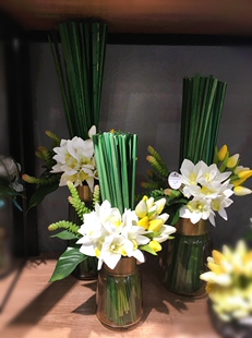 现代北欧风别墅样板房 会所家居软装郁金香仿真花 白色惠兰花艺摆