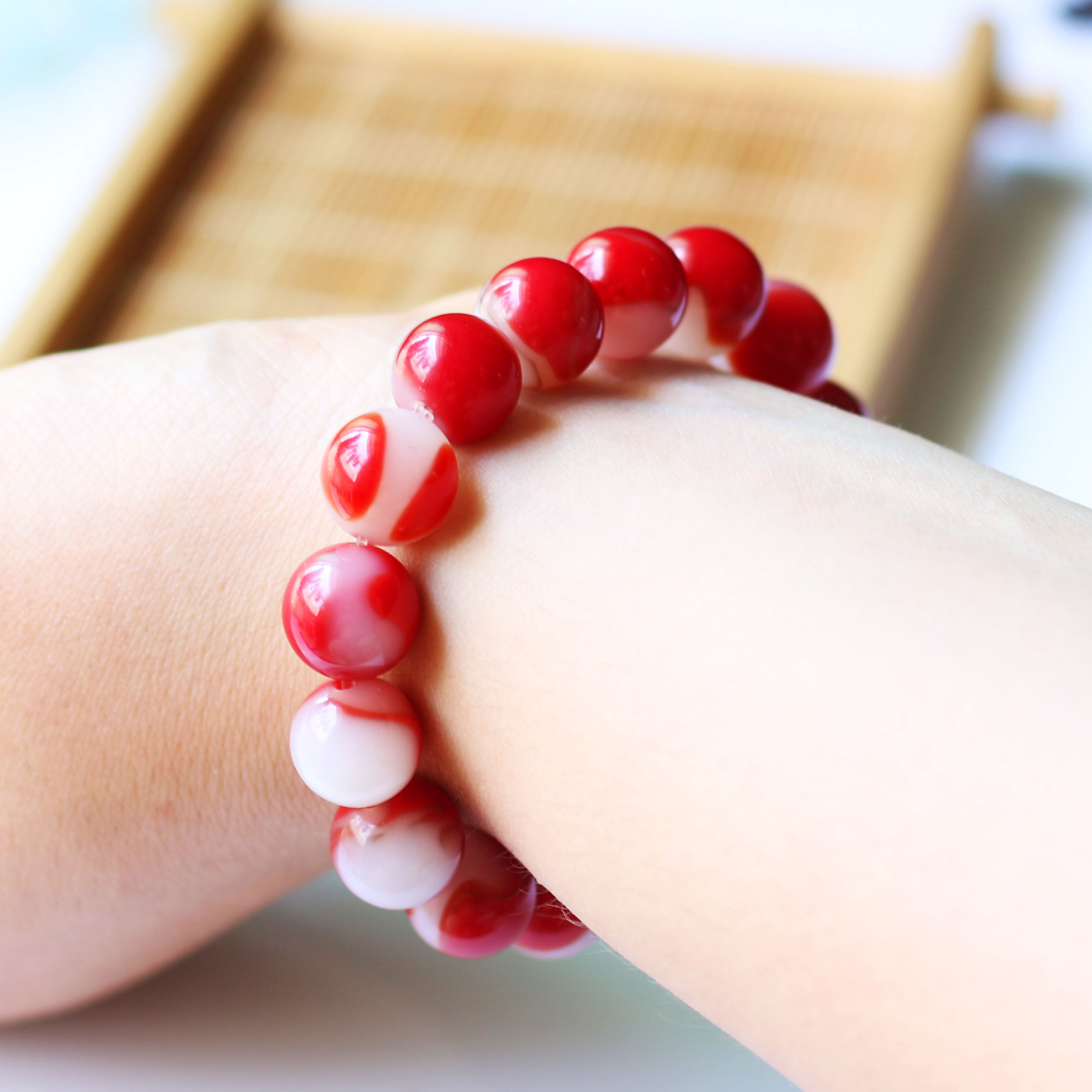 鸡血玉手链 新疆和田玉羊脂白玉鸡血玉手链 克拉玛依金丝玉手链